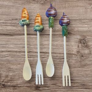 Heather Goldmine Ceramic Painted Carrots & Purple Onions Wooden Salad Set